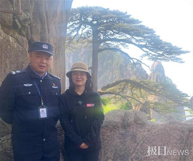 假期黄山旅游复苏强劲，人人都来打卡迎客松，千年古树从国宝变国潮