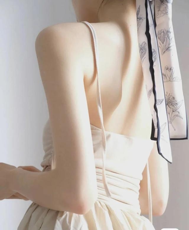 霍霍巴油能当身体乳用吗 霍霍巴油能当身体乳用吗