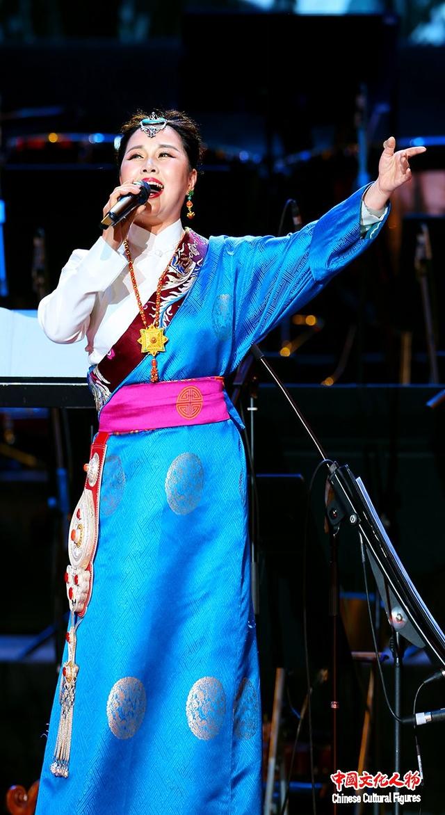 让台下的观众情不自禁地阵阵欢呼吴扎拉涛,阿娜,刘少峰,韦誉,张明旭