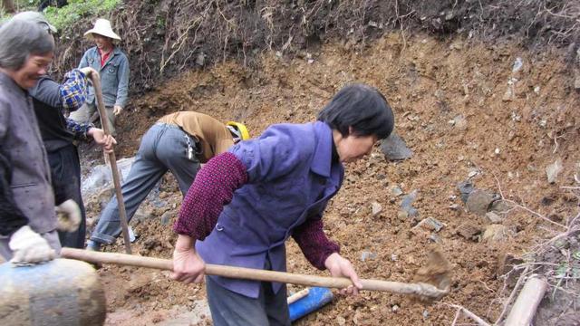混凝土路面破碎机山东天路重工