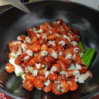 麻辣虾尾怎么做最好吃，麻辣虾尾的做法家常窍门？