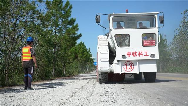 路面共振破碎机的简单介绍