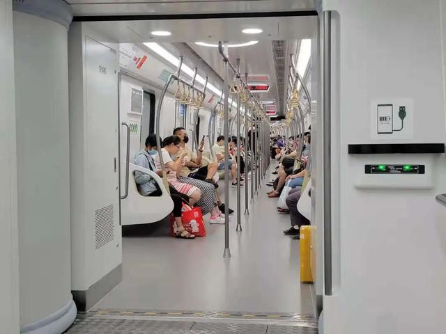 还真有变化！记者体验上海地铁“弱冷”车厢