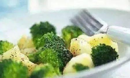 在生活中：慢性咽炎患者要注意什么？