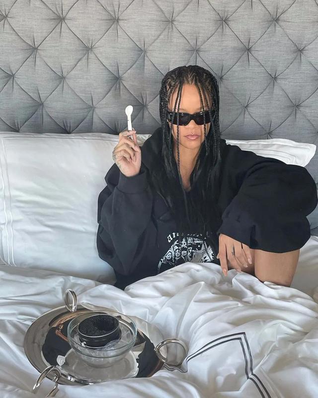 潮流 蕾哈娜庆祝fenty香水售罄 碧昂斯表示即将推出新作品 全网搜