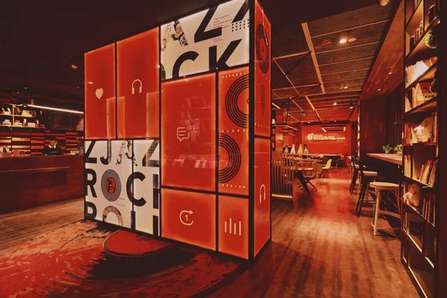 "睡音乐"主题酒店大堂王海军,一度将亚朵的商业模式描述为"酒店 人群