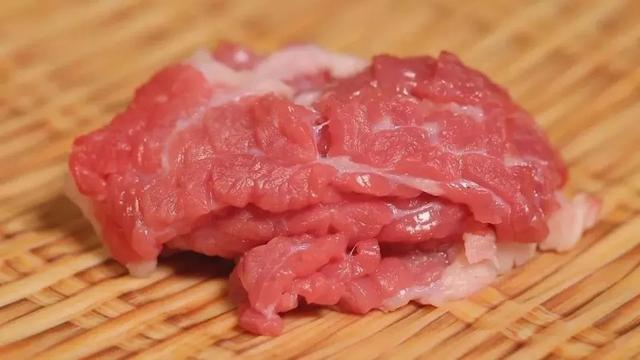 这类食材嘌呤高！一草一粥巧搭配，帮你排尿酸、缓痛风