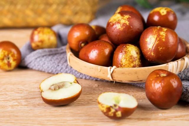 日食三颗枣百岁不显老？怎样吃大有讲究