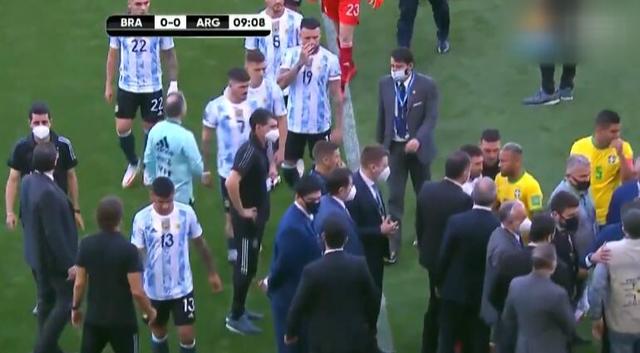 活久见！世预赛巴西对阵阿根廷开场7分钟突遭暂停：卫生部门介入称阿球员违反防疫