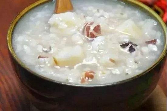 湿气重可多吃这些食物 茯苓粥健脾宁心易消化