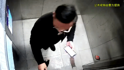 上海一小区床下发现无名男尸，死亡超过30天，住在房里的人却毫无察觉