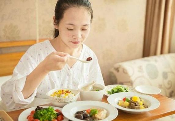 女性备孕，注意加强膳食营养