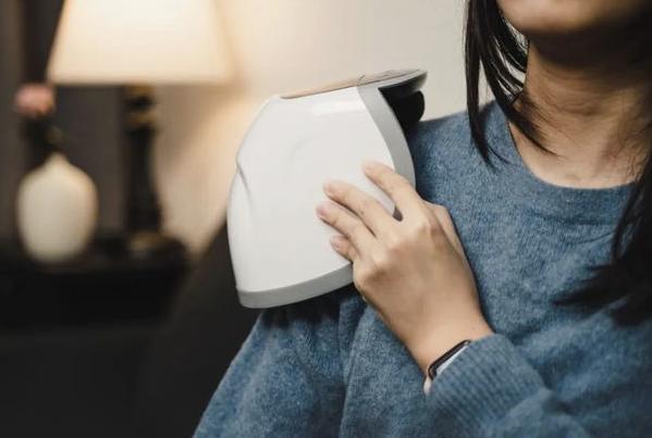 抱娃抱得手臂痛？办法来了