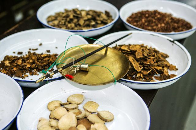 中药材价格涨疯了，最高涨幅近230%！上游愁下游忧，谁是赢家？