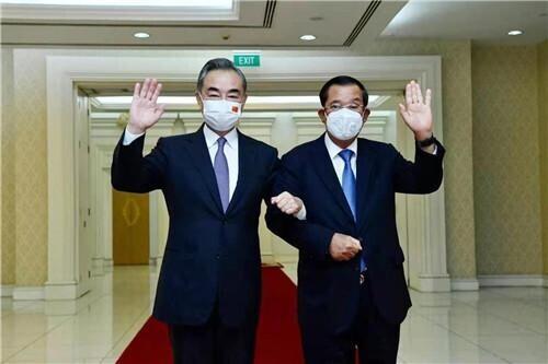 王毅访问柬埔寨，首相洪森：柬虽是小国，但不会在压力下退缩
