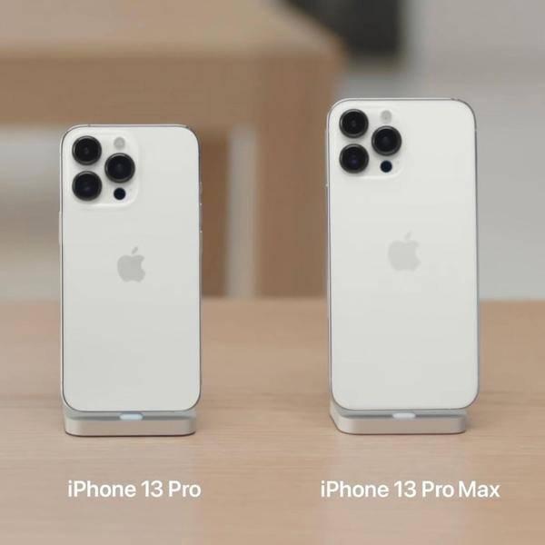 苹果13有什么颜色，iphone13远峰蓝色和金色对比？