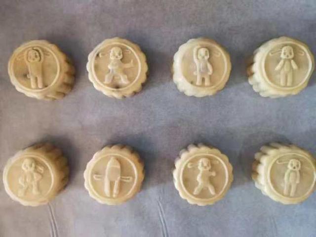​又是一个别人家的小孩！“八段锦”月饼见过吗？杭州10岁姑娘设计的