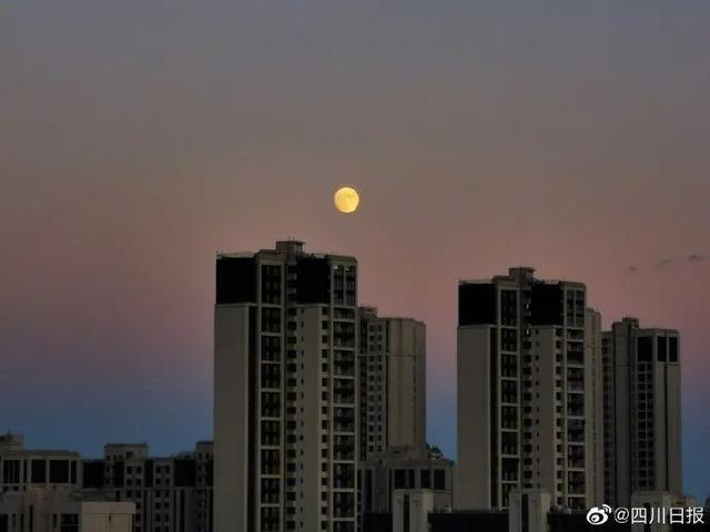 今年中秋朋友圈晒月亮大赛，冠军已提前内定