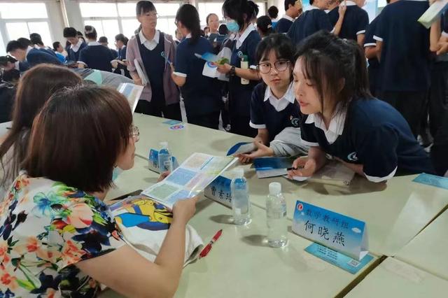 高校教師 村幹部在高中聯袂 站台 這個學校 課程超市 火爆校園 Kks資訊網