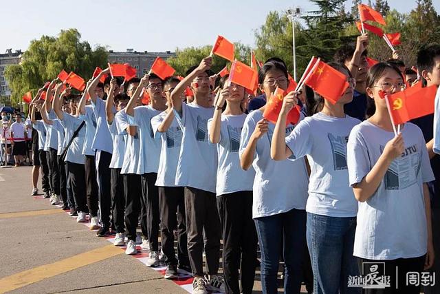 升國旗 快閃演奏 尋訪紅色足跡 上海高校大學生深情告白 祝福祖國生日快樂 Kks資訊網