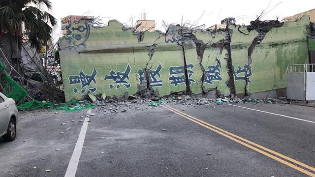 台花莲7层饭店拆除时突然倒塌现场伤亡不明 太阳信息网