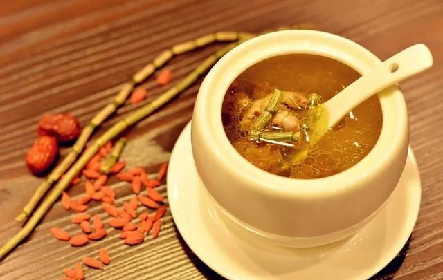 假期饮食建议，推荐三款养生汤
