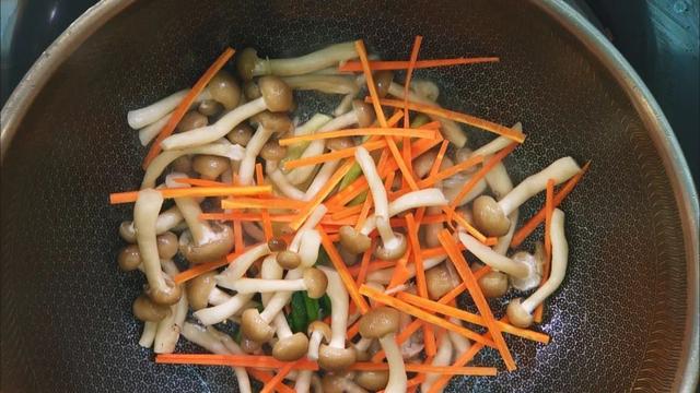 冬吃萝卜保平安！萝卜和它是绝配，这样吃滋阴润肺又减脂