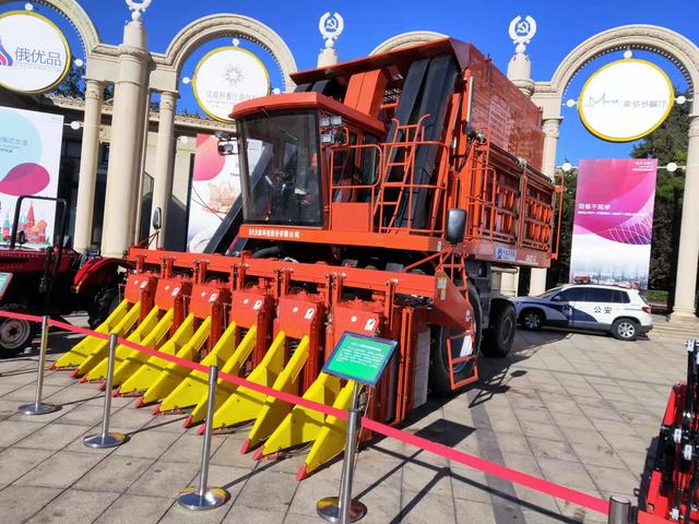 “天宫”“蛟龙”齐亮相 五年来我国科技创新成果尽收眼底