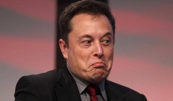 马斯克侃苹果145元“抹布”网友：特斯拉779元酒瓶