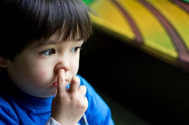 8岁男童频繁挖鼻孔，竟致细菌性脑膜炎！大人小孩都要注意