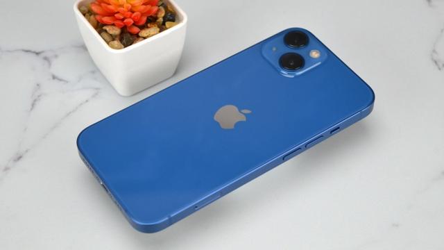 iPhone6、iPhone8、iPhone11、iPhone13拍照对比：夜拍差距很明显