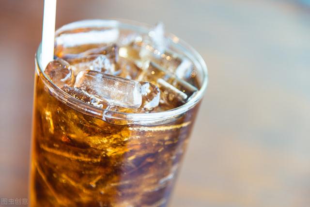 喝可乐会“腐蚀”牙齿？这几类食物，可能比糖还“毁牙”