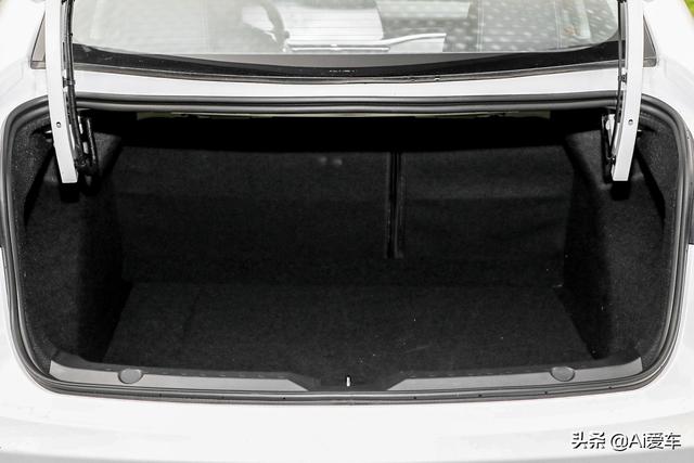 500公里续航，便宜合资快充轿车，家用很好养活，实拍雷诺江铃羿