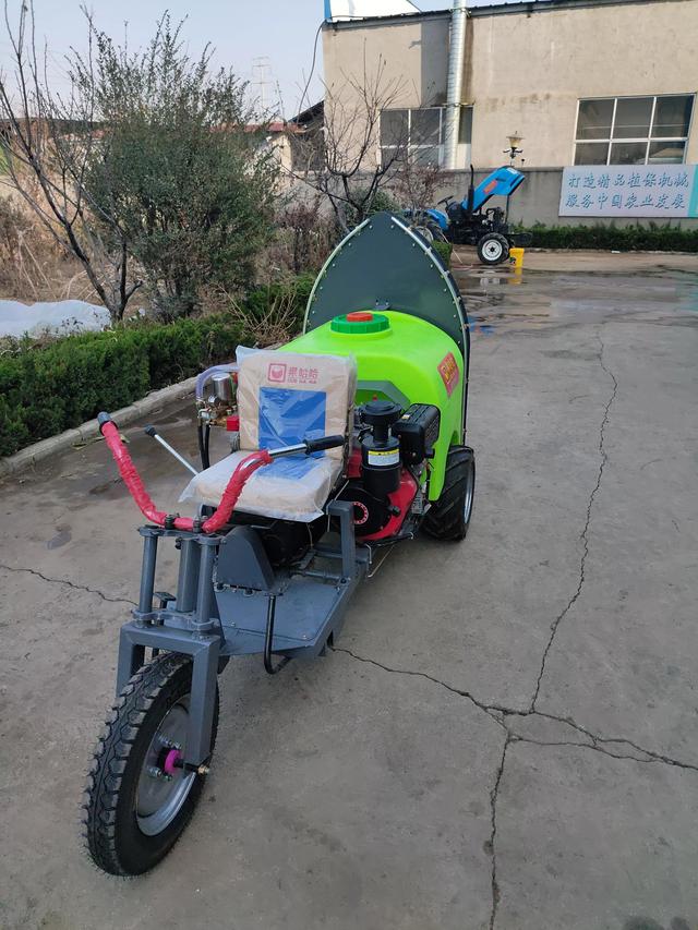一款三轮自走式果园打药机果园喷雾机果树打药机-农资百科网