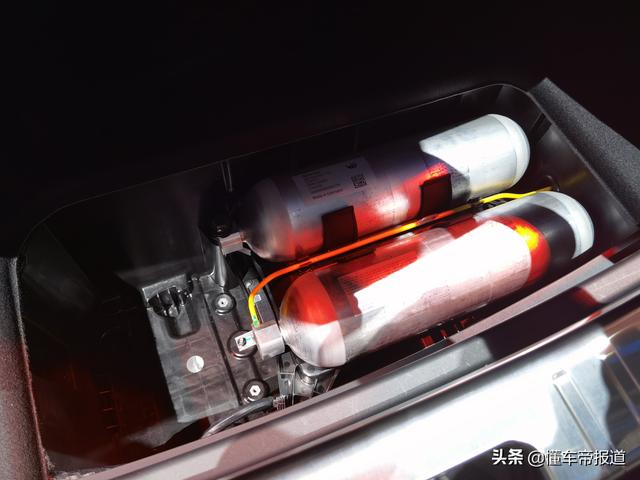 探馆 | 爆裂红！极氪001空气悬架版亮相天津车展，10月下旬交付