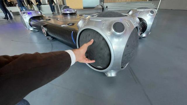 球形轮胎开始应用了~雪铁龙用四个球造了一辆“滑板”汽车