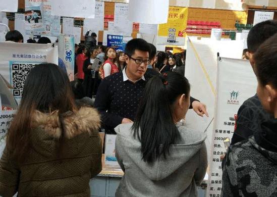 新型“啃老族”出现，父母还被“蒙在鼓里”，反而觉得孩子很上进