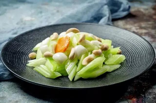 适合糖尿病人吃的5种坚果，每天吃一点点，对血糖好