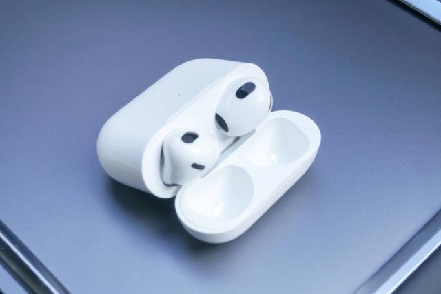 苹果AirPods 3真机开箱，来看