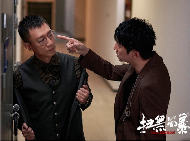 扫黑风暴 热度横扫全网 口碑却下滑了 拉胯的不止是演员 今日热点