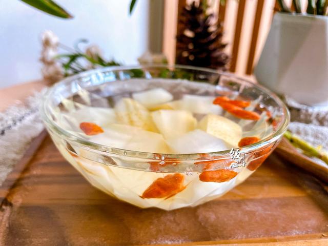 入秋后，把白萝卜和雪梨一起煮，每天喝一碗真实用，长见识了