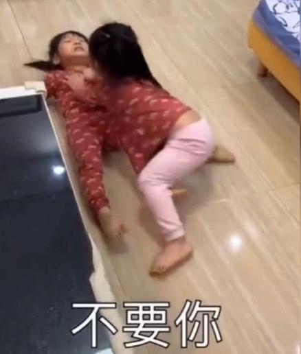 小学语文封面“二胎变三胎”，网友调侃妈妈“变邋遢”，官方回应