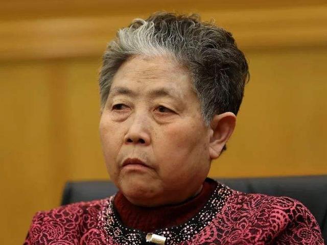 金嗓子退市，老干妈不辣，十三香不香，农民企业家为何屡屡碰壁？