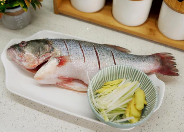 年龄大了，就不能吃肉类？医生：50岁以后，这3种肉建议多吃