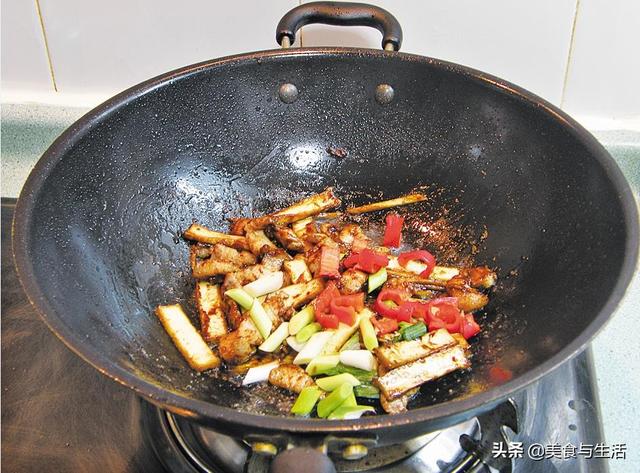 酱爆肉丁 酱爆肉丁（酱爆肉丁的家常做法） 美食