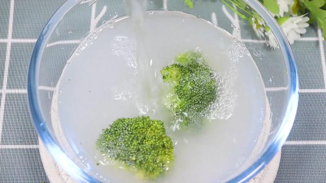 补钙第一名早餐，牛奶只排第二，一口吃进10种营养，长个又长大脑