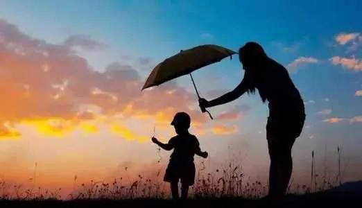 妈妈、儿子、伴儿成长