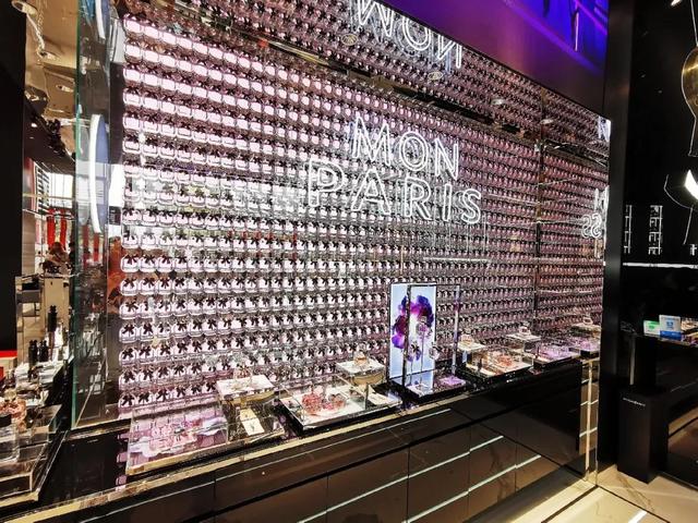 圣罗兰旗舰店专柜地址,圣罗兰有旗舰店吗