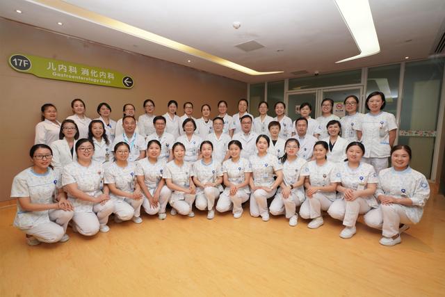 大腿鸡皮肤黑点照片