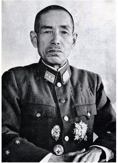 伪军中将给粟裕送了盒烟，粟裕发现不对大喊：部队集合，电台关闭
